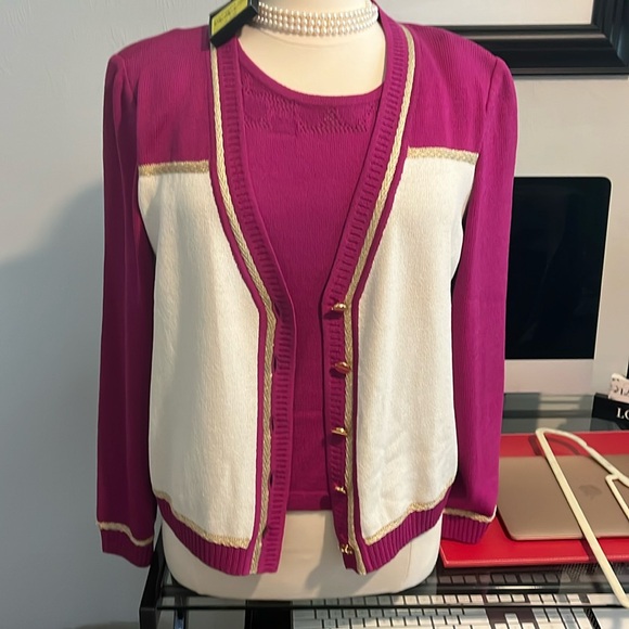 St. John Sweaters - St John beautiful two piece sweater set size XL